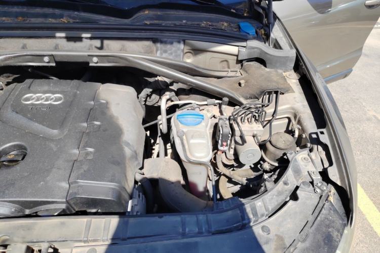 Used Audi Q5 2011 2.0TFSI Comfort Version Engine Bay Left