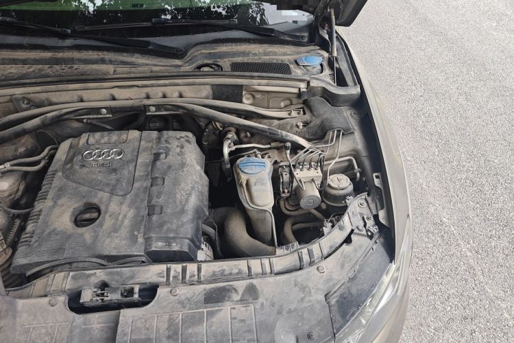 Used Audi Q5 2011 2.0TFSI Technology Model Engine Bay Left