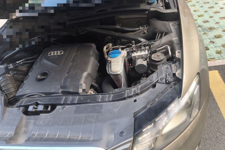 Used Audi Q5 2011 2.0TFSI Technology Model Engine Bay Left