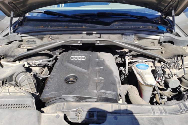 Used Audi Q5 2011 2.0TFSI Comfort Version Engine Bay