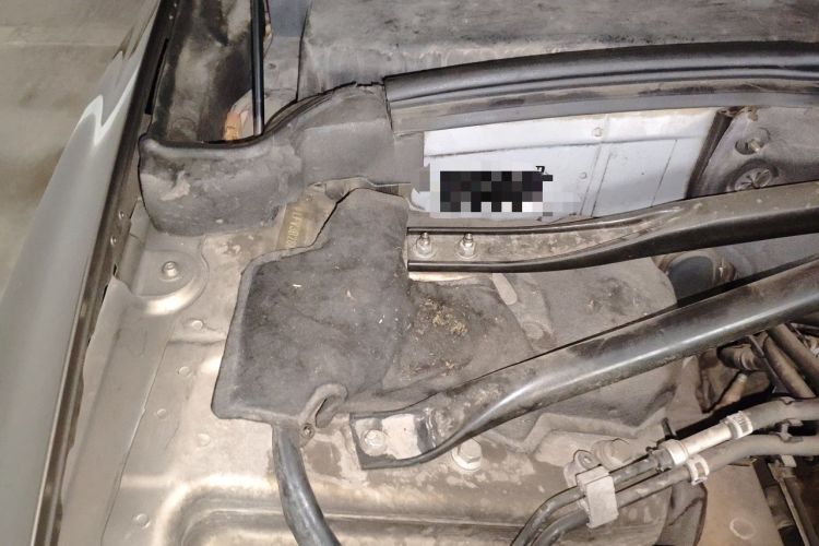 Used Audi Q5 2011 2.0TFSI Comfort Version Engine Bay Right