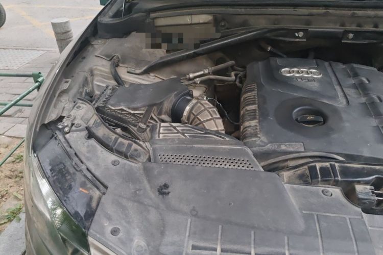 Used Audi Q5 2011 2.0TFSI Comfort Version Engine Bay Right