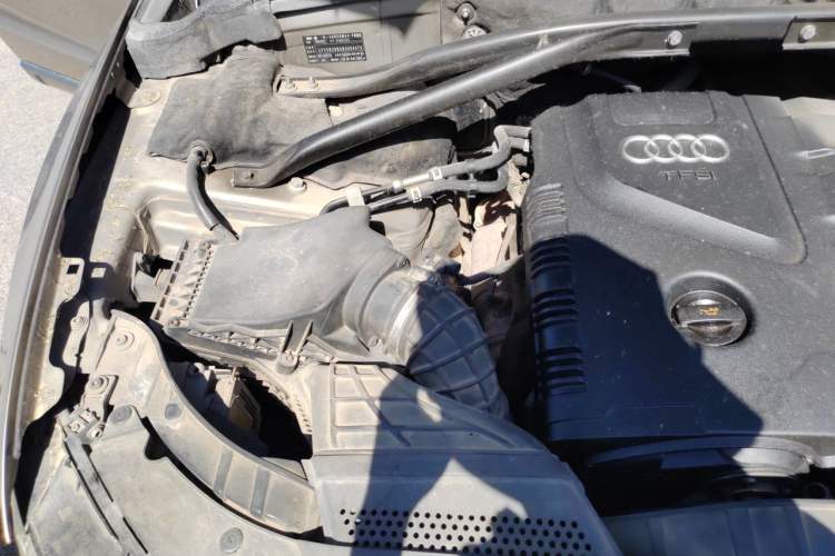 Used Audi Q5 2011 2.0TFSI Comfort Version Engine Bay Right