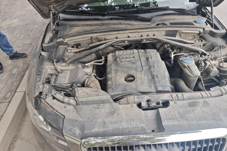 Used Audi Q5 2011 2.0TFSI Technology Model Engine Bay Right