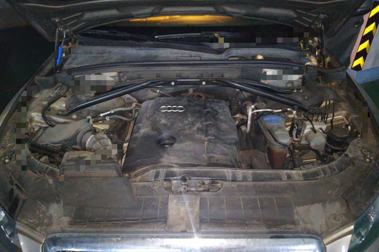 Used Audi Q5 2011 2.0TFSI Comfort Version Engine Bay