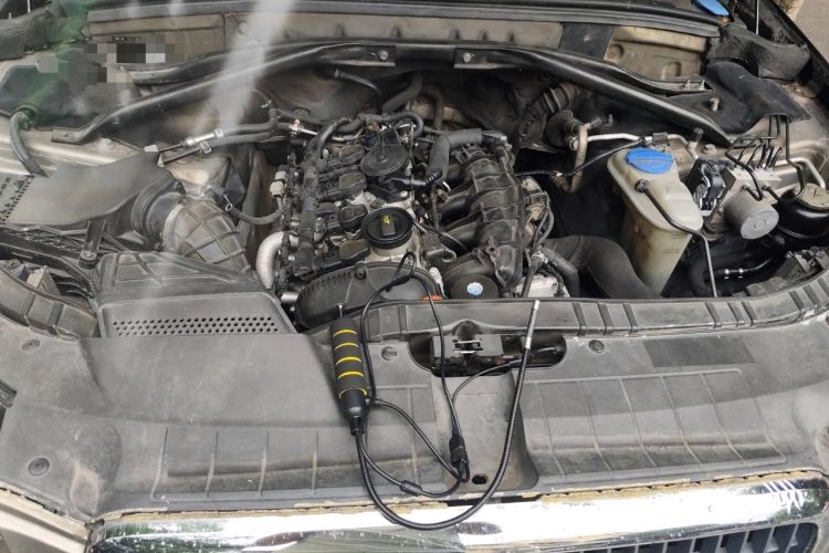 Used Audi Q5 2011 2.0TFSI Technology Model Engine Bay