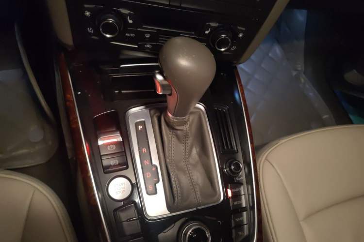Used Audi Q5 2011 2.0TFSI Comfort Version Gear Lever