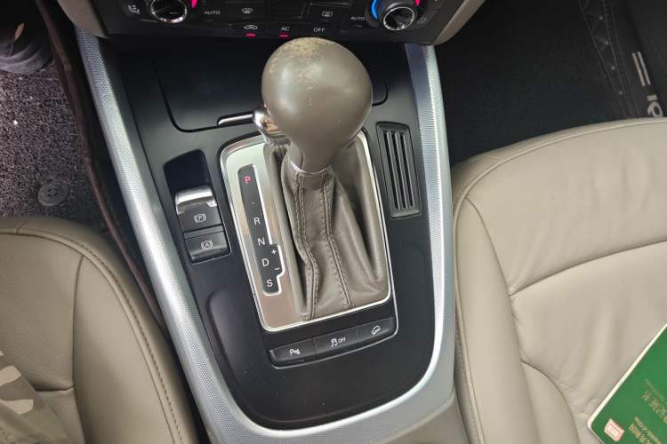 Used Audi Q5 2011 2.0TFSI Technology Model Gear Lever