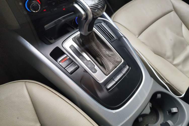 Used Audi Q5 2011 2.0TFSI Technology Model Gear Lever