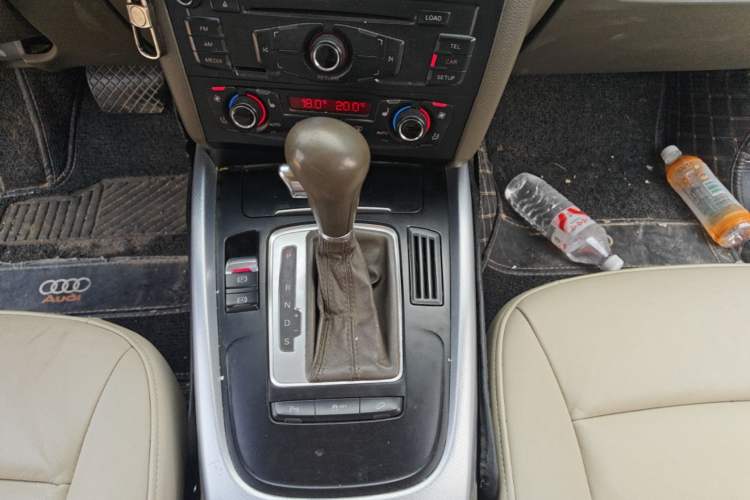 Used Audi Q5 2011 2.0TFSI Technology Model Gear Lever