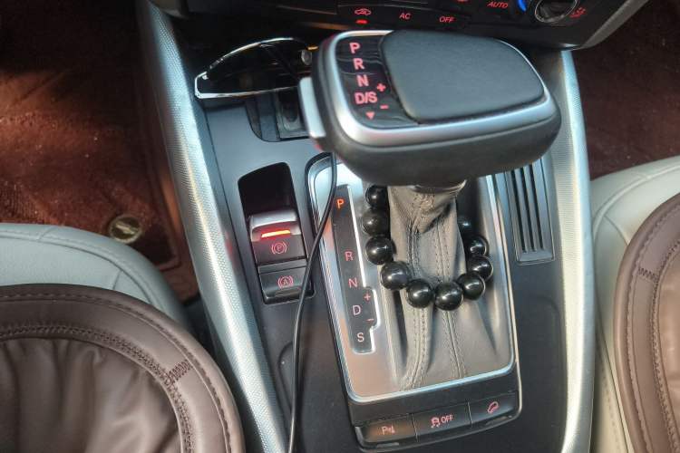 Used Audi Q5 2011 2.0TFSI Technology Model Gear Lever