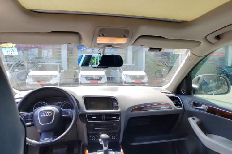 Used Audi Q5 2011 2.0TFSI Comfort Version Headliner