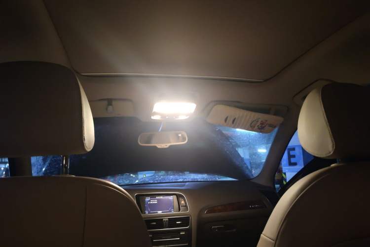 Used Audi Q5 2011 2.0TFSI Comfort Version Headliner