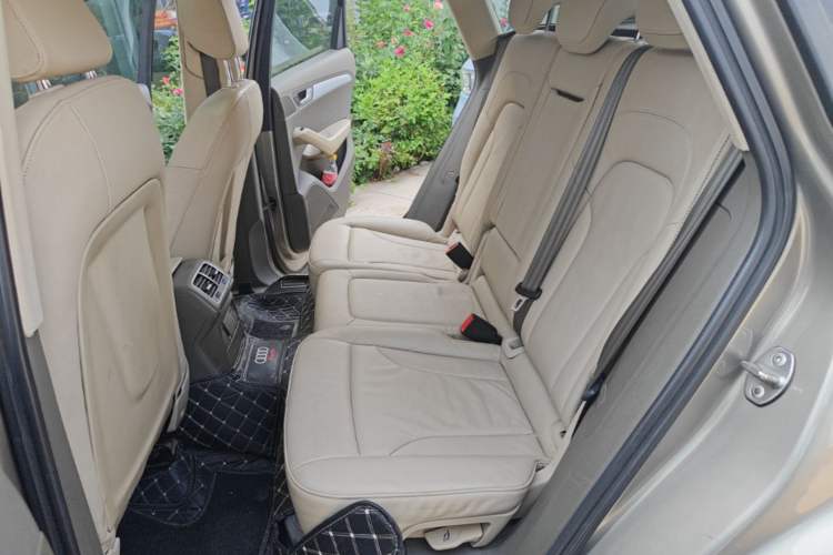Used Audi Q5 2011 2.0TFSI Technology Model Left Rear Seat