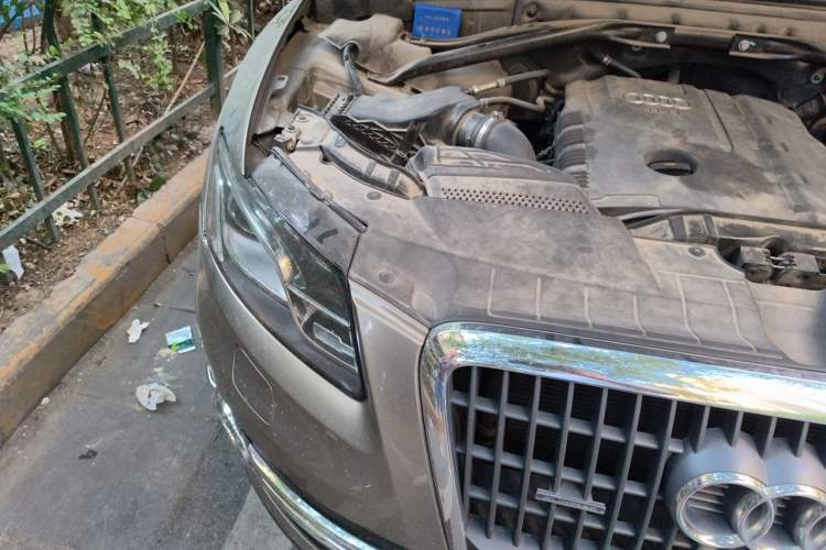 Used Audi Q5 2011 2.0TFSI Comfort Version Right Front Headlight