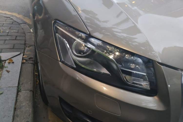 Used Audi Q5 2011 2.0TFSI Comfort Version Right Front Headlight