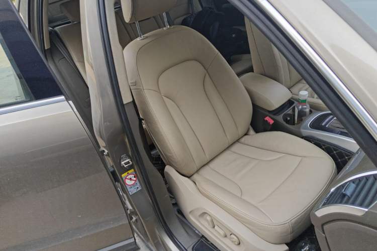 Used Audi Q5 2011 2.0TFSI Technology Model Right Front Seat
