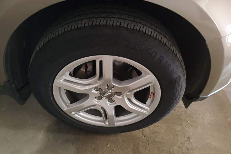 Used Audi Q5 2011 2.0TFSI Comfort Version Right Front Wheel Hub