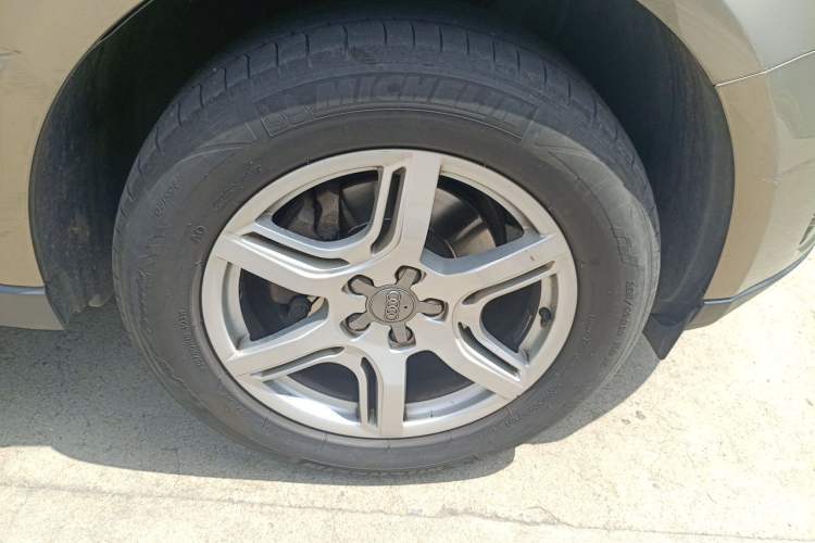 Used Audi Q5 2011 2.0TFSI Technology Model Right Front Wheel Hub