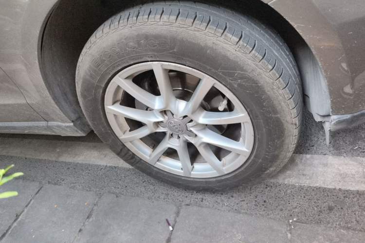 Used Audi Q5 2011 2.0TFSI Comfort Version Right Front Wheel Hub