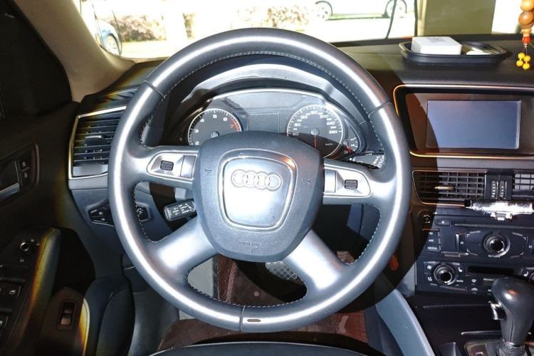 Used Audi Q5 2011 2.0TFSI Comfort Version Steering Wheel