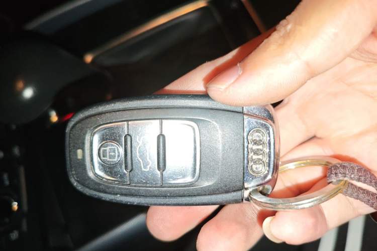 Used Audi Q5 2011 2.0TFSI Comfort Version Vehicle Key