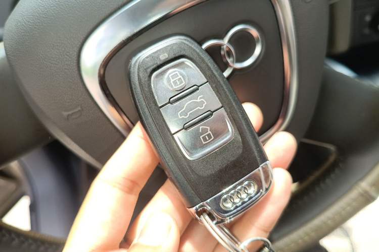 Used Audi Q5 2011 2.0TFSI Technology Model Vehicle Key