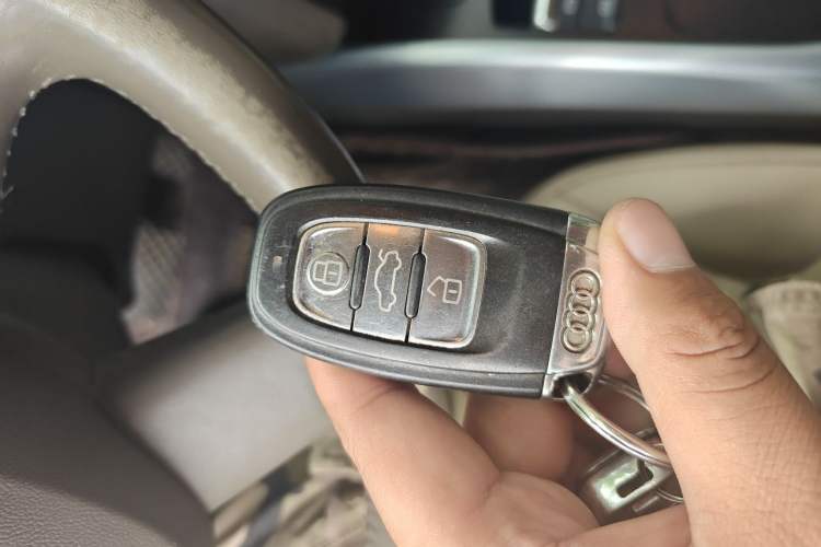 Used Audi Q5 2011 2.0TFSI Technology Model Vehicle Key