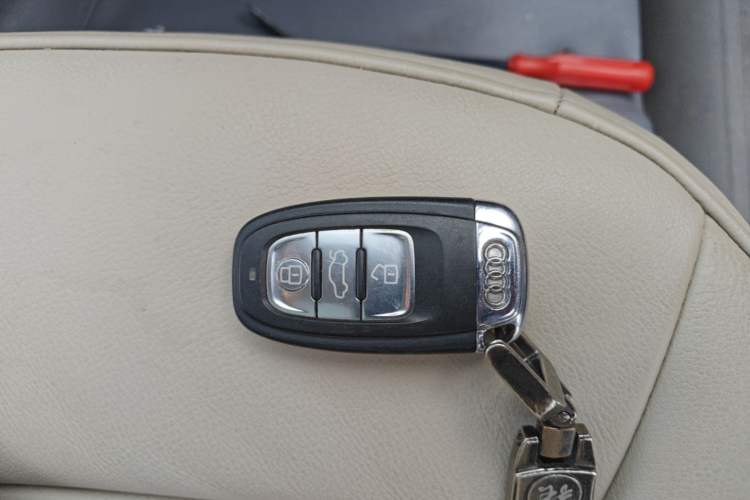 Used Audi Q5 2011 2.0TFSI Technology Model Vehicle Key