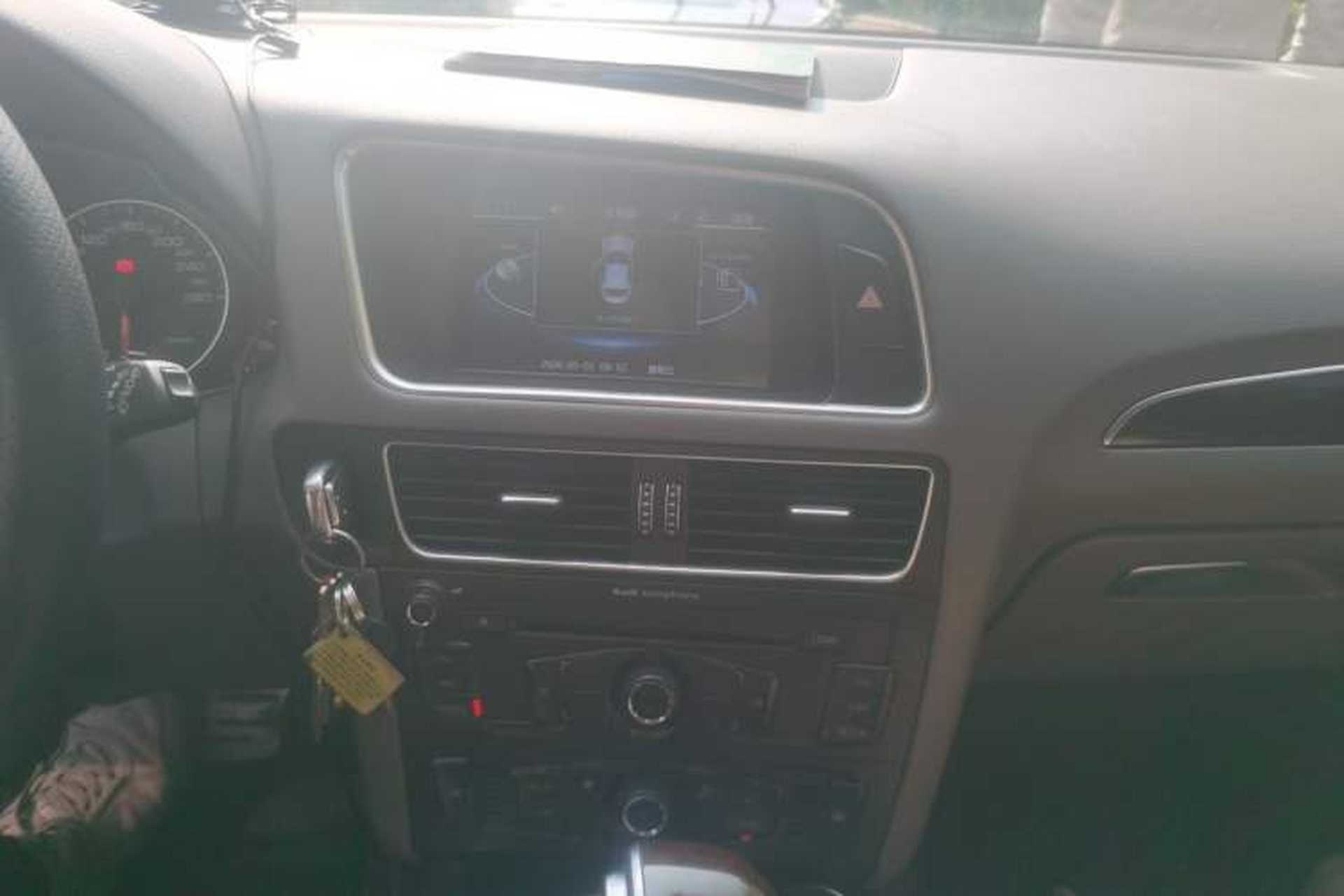 Used Audi Q5 2011 2.0TFSI Ambition Edition Audio And AC Panel