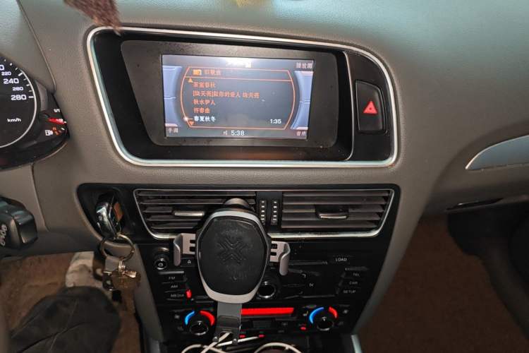 Used Audi Q5 2011 2.0TFSI Comfort Version Audio And AC Panel