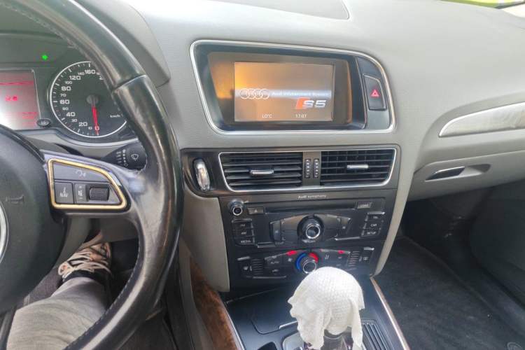 Used Audi Q5  Audio And AC Panel