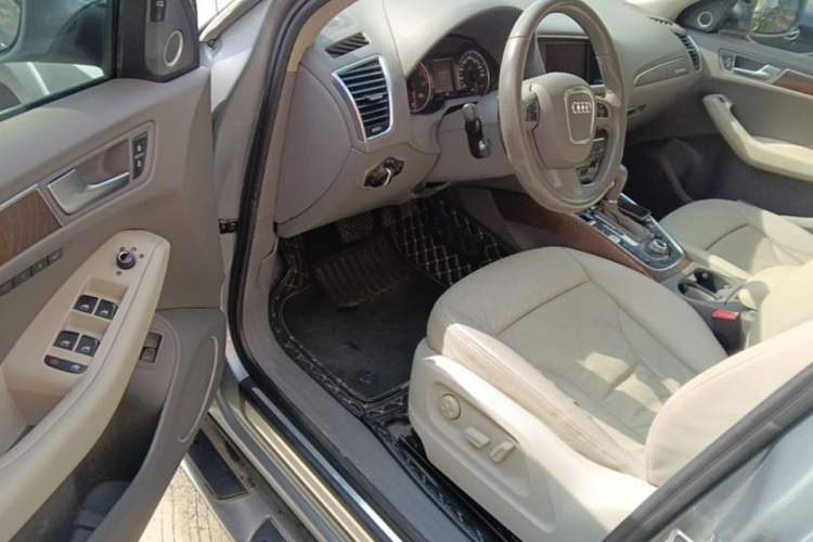 Used Audi Q5 2011 2.0TFSI Luxury Edition Driver Seat