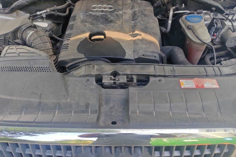 Used Audi Q5  Engine Bay