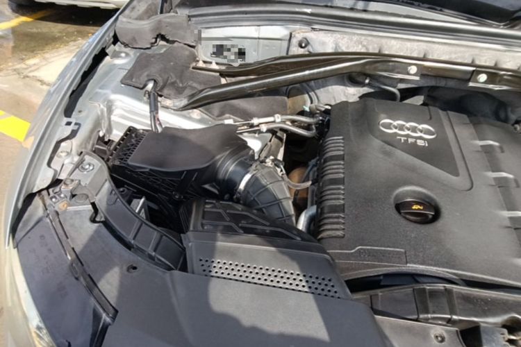 Used Audi Q5 2011 2.0TFSI Luxury Edition Engine Bay Right