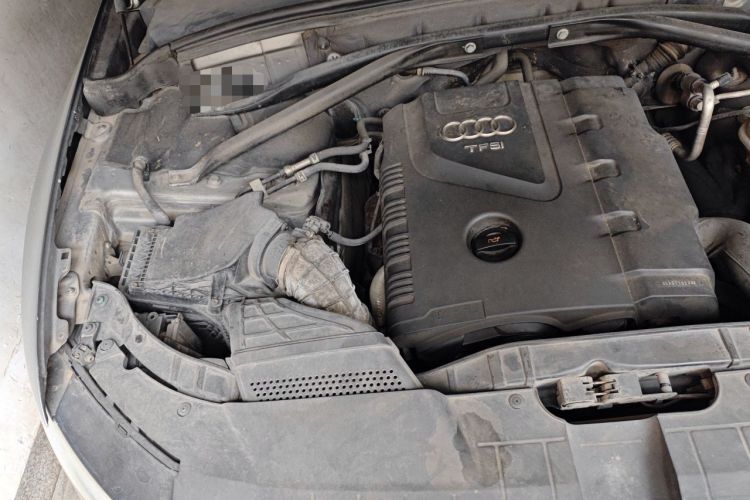 Used Audi Q5 2011 2.0TFSI Comfort Version Engine Bay Right
