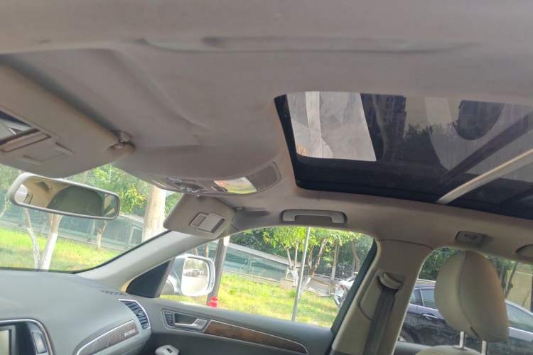 Used Audi Q5  Headliner