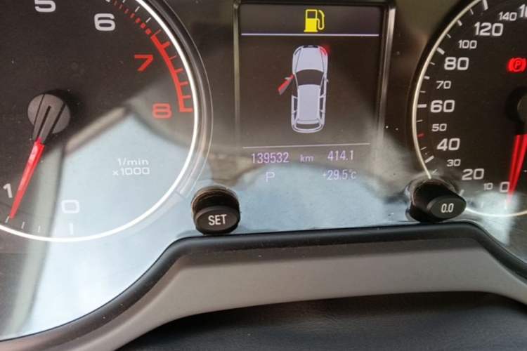 Used Audi Q5 2011 2.0TFSI Luxury Edition Odometer Close Up