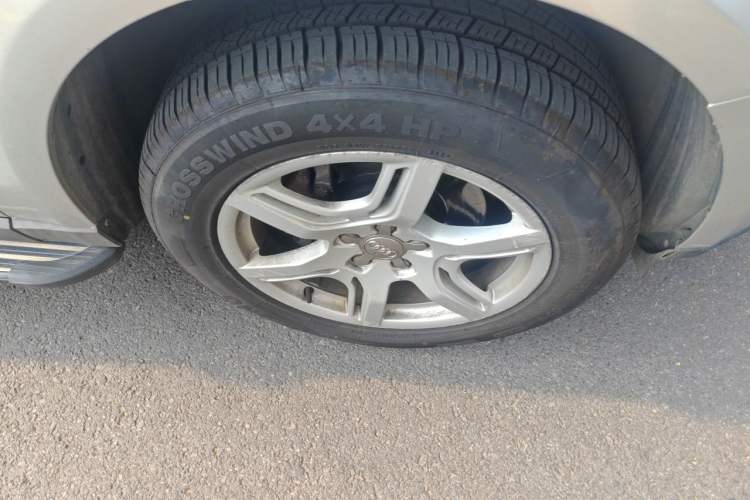Used Audi Q5  Right Front Wheel Hub