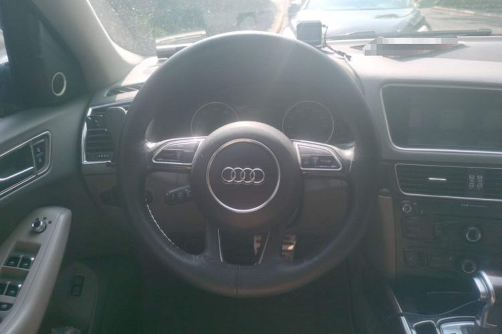 Used Audi Q5 2011 2.0TFSI Ambition Edition Steering Wheel