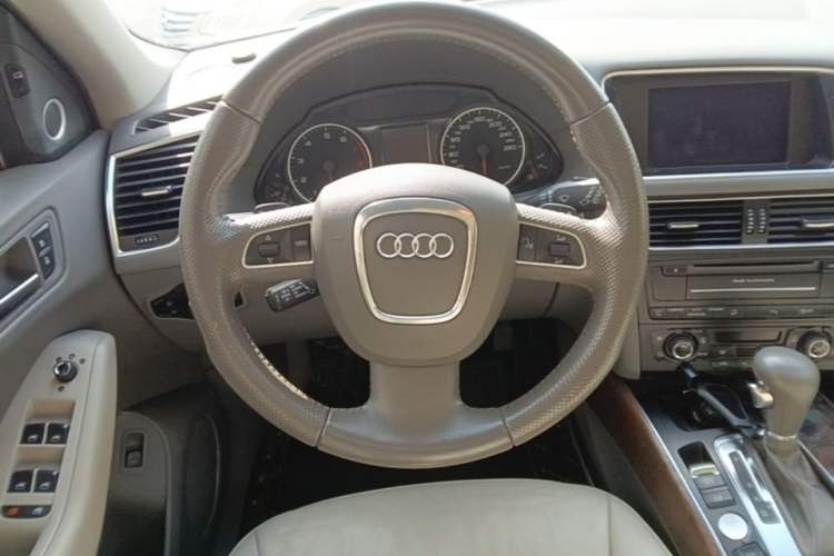 Used Audi Q5 2011 2.0TFSI Luxury Edition Steering Wheel
