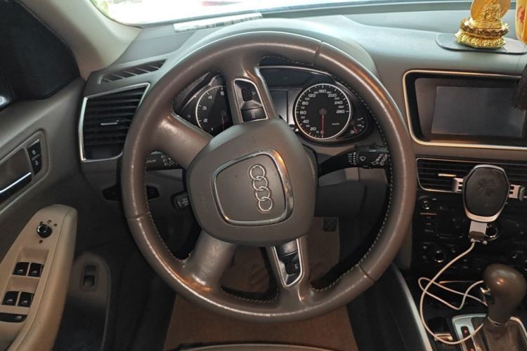 Used Audi Q5 2011 2.0TFSI Comfort Version Steering Wheel