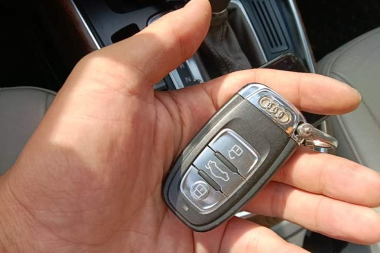 Used Audi Q5 2011 2.0TFSI Luxury Edition Vehicle Key