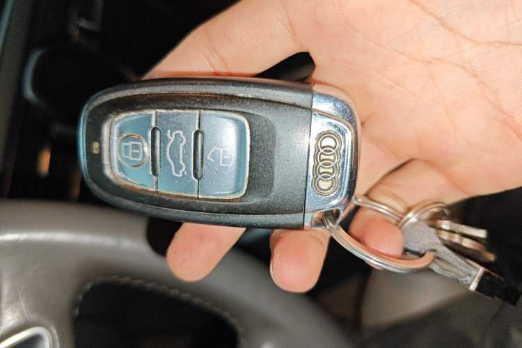 Used Audi Q5 2011 2.0TFSI Comfort Version Vehicle Key