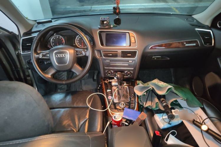 Used Audi Q5 2011 2.0TFSI Comfort Version Center Console
