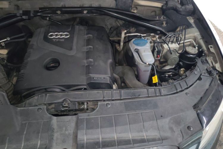 Used Audi Q5 2011 2.0TFSI Comfort Version Engine Bay Left