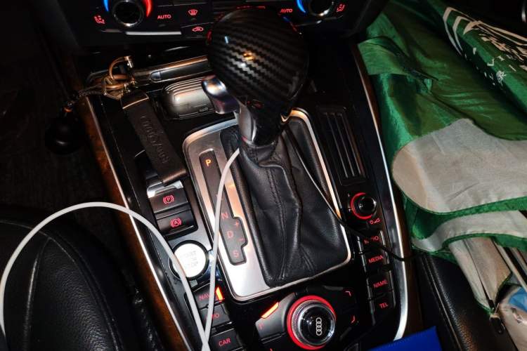 Used Audi Q5 2011 2.0TFSI Comfort Version Gear Lever