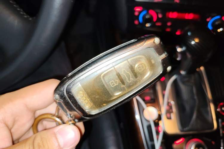 Used Audi Q5 2011 2.0TFSI Comfort Version Vehicle Key