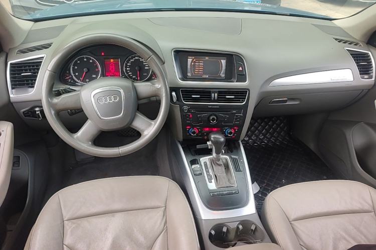Used Audi Q5 2011 2.0TFSI Technology Model Center Console