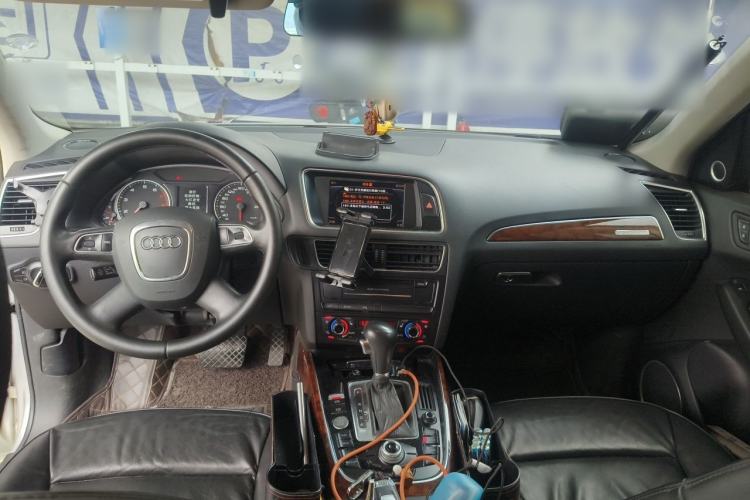 Used Audi Q5 2011 2.0TFSI Technology Model Center Console